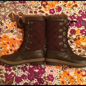 TOTES SBOW BOOTS SIZE 10